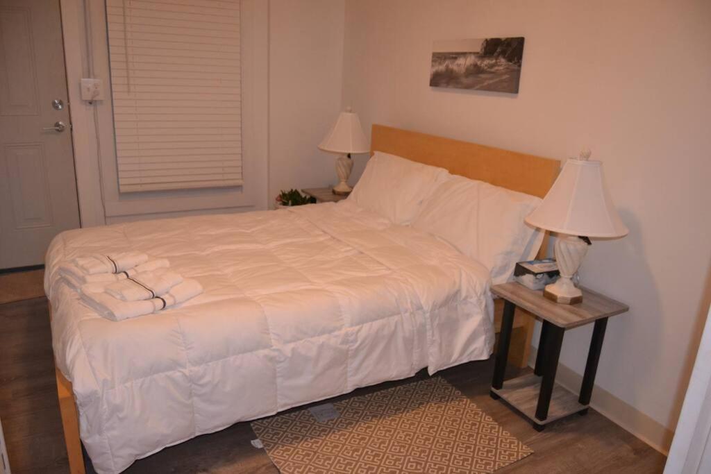 Bright And Cozy Lighthouse Cottage In Greenville Sc 外观 照片