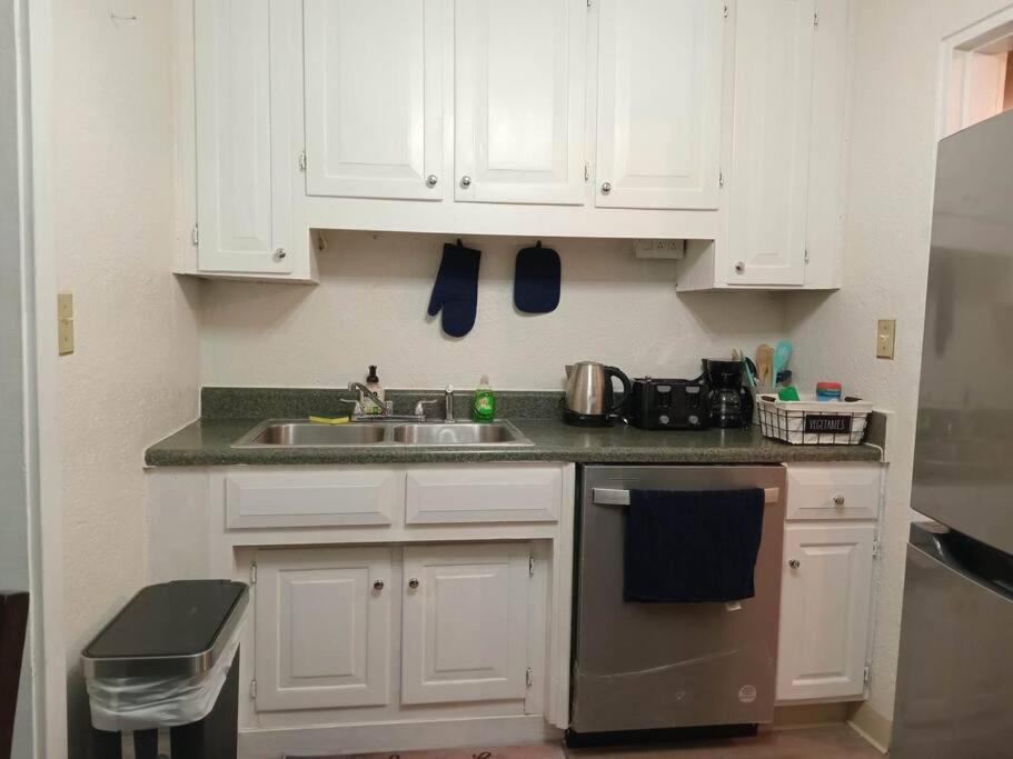 Bright And Cozy Lighthouse Cottage In Greenville Sc 外观 照片
